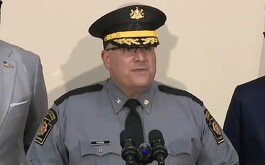 El condado de York, Pensilvania, se viste de luto tras el asesinato de tres policías que respondían a un caso de violencia doméstica. Dos agentes más resultaron