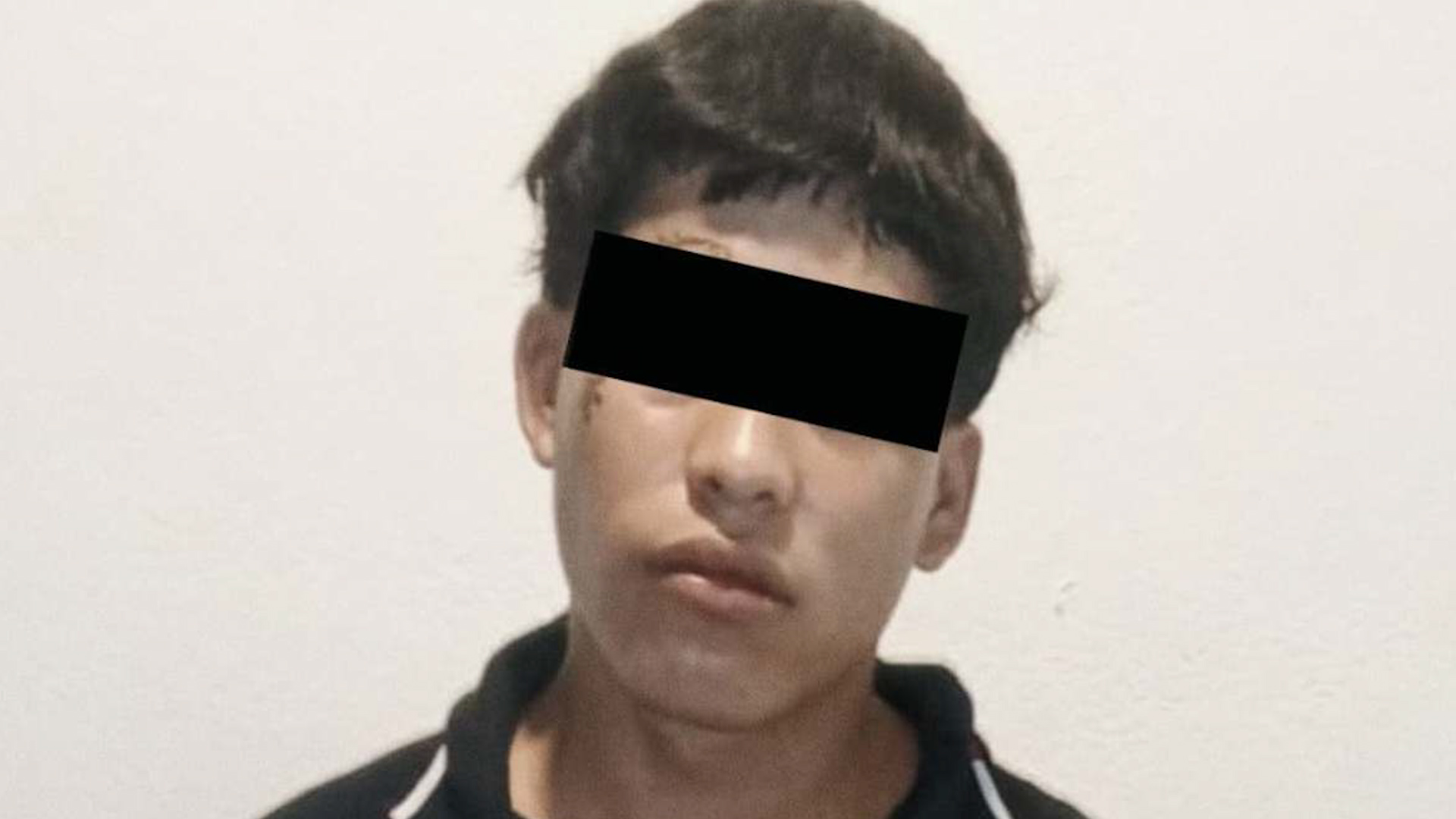 El hombre fue detenido en el cruce del bulevar Acapulco con la avenida Mixcoac, en la colonia del mismo nombre en Guadalupe, Nuevo León.