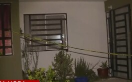 La mujer fue localizada en el patio de la vivienda