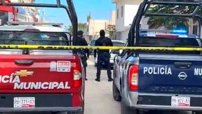 Una mujer y su hija menor fueron atacadas a balazos en Tehuacán. Peritos de la FGE aseguraron 10 cartuchos percutidos. Las mujeres fueron hospitalizadas.