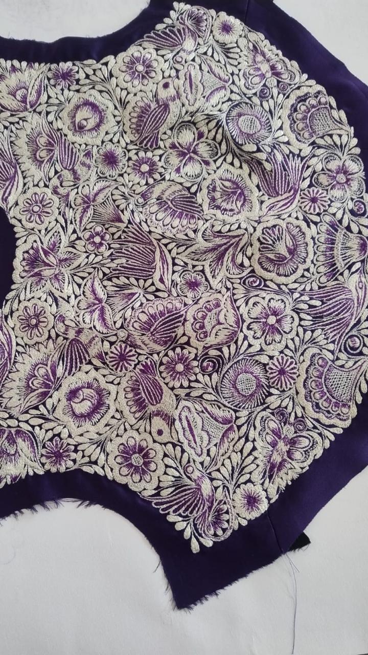 Conoce a la artesana que bordó el vestido de la presidenta de México, Claudia Sheinbaum, para el Grito de Independencia.
