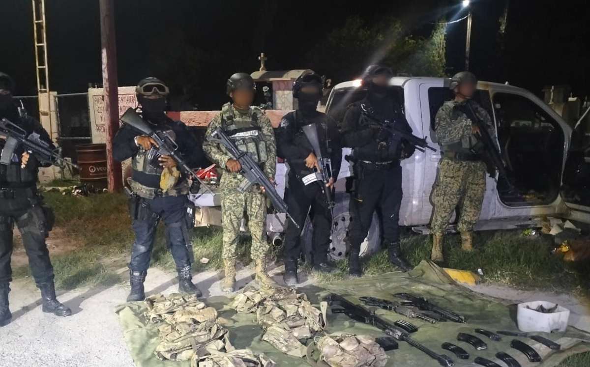 Una camioneta y diversas armas fueron aseguradas luego de un enfrentamiento entre elementos de Fuerza Civil y civiles armados en Mina, Nuevo León.