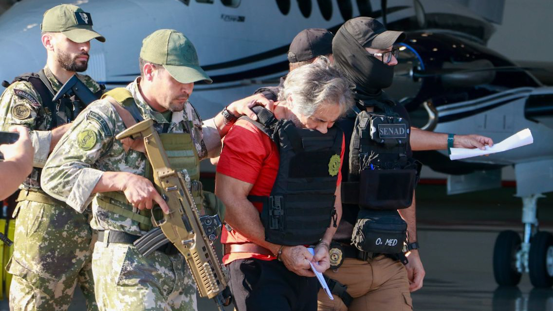 Hernán Bermúdez, exsecretario de Seguridad de Tabasco, fue detenido en Paraguay y trasladado a México para enfrentar cargos por asociación delictuosa.