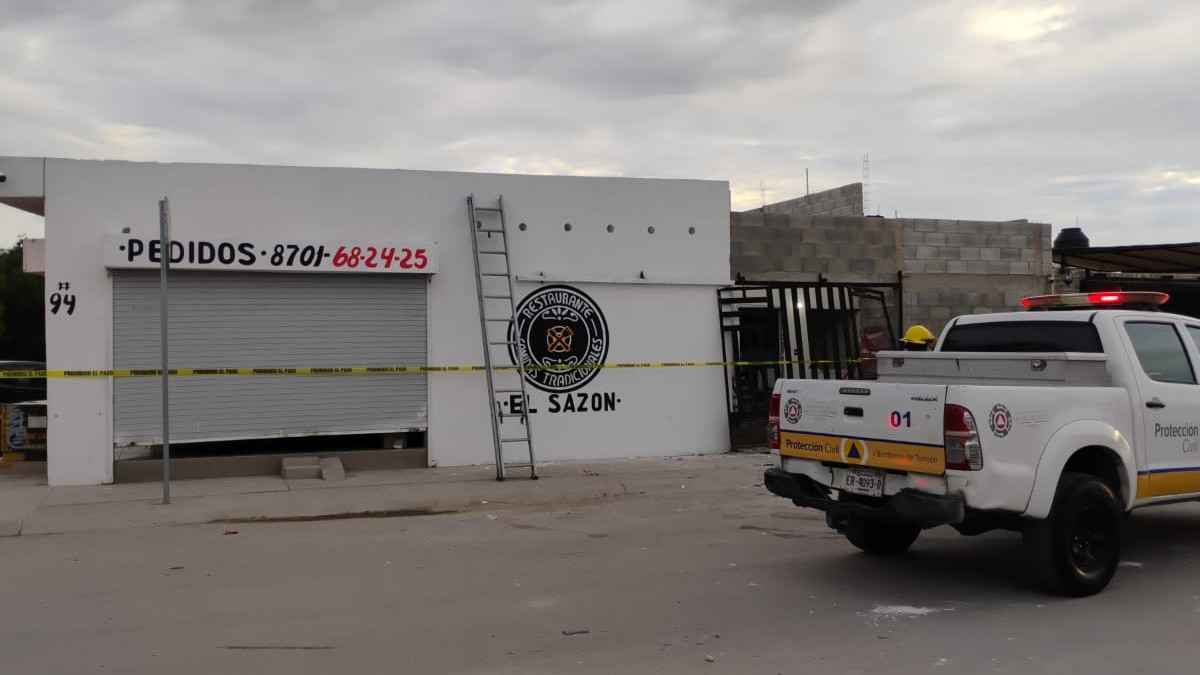 Un fuerte estruendo movilizó a las autoridades tras la explosión de un tanque de gas en un puesto de comida en la ciudad de Torreón.