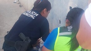 Vanessa Zarzosa y su familia expresaron un profundo agradecimiento a los policías por su invaluable apoyo.