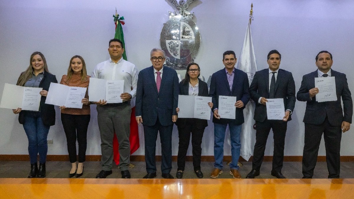 El gobernador de Sinaloa ha iniciado una serie de movimientos estratégicos en su equipo de trabajo, llevando a cabo una reestructuración significativa. El gobernador de Sinaloa ha iniciado una serie de movimientos estratégicos en su equipo de trabajo, llevando a cabo una reestructuración significativa.