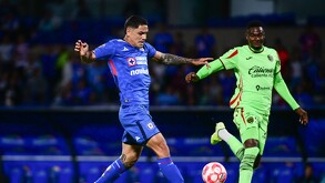 La Máquina Cementera de la Cruz Azul tuvo que doblegar esfuerzos para quedarse con el triunfo y seguir como líder del torneo.