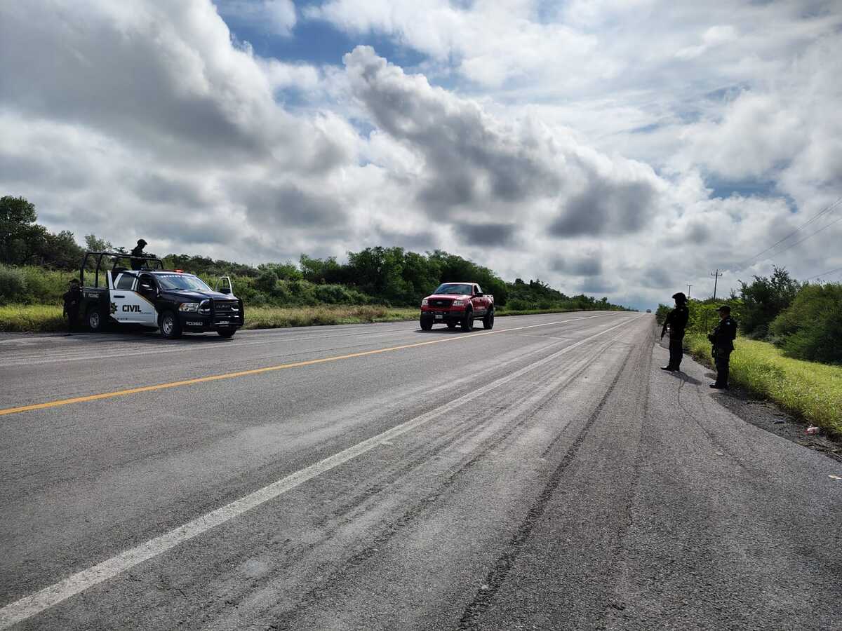 El enfrentamiento entre policías y presuntos integrantes de un grupo criminal dejó un muerto y un herido detenido en Cadereyta, Nuevo León.