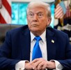 Donald Trump impone tarifa de 100 mil dólares a visas H-1B, buscando priorizar empleo estadounidense y restringir llegada de trabajadores extranjeros.
