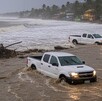 Dos camionetas son arrastradas por el río en Sayulita tras intensas lluvias en Bahía de Banderas; autoridades atienden emergencias y llaman a extremar precaucio