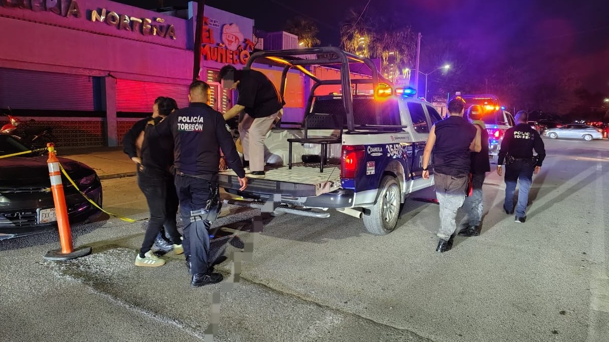 Cuatro jóvenes que se desplazaban en patineta fueron arrestados durante la madrugada del pasado viernes en el popular sector de bares del Paseo Morelos.