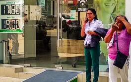 El peso mexicano diariamente tiene variaciones en su precio frente al dólar.
