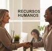 dos mujeres dándose la mano