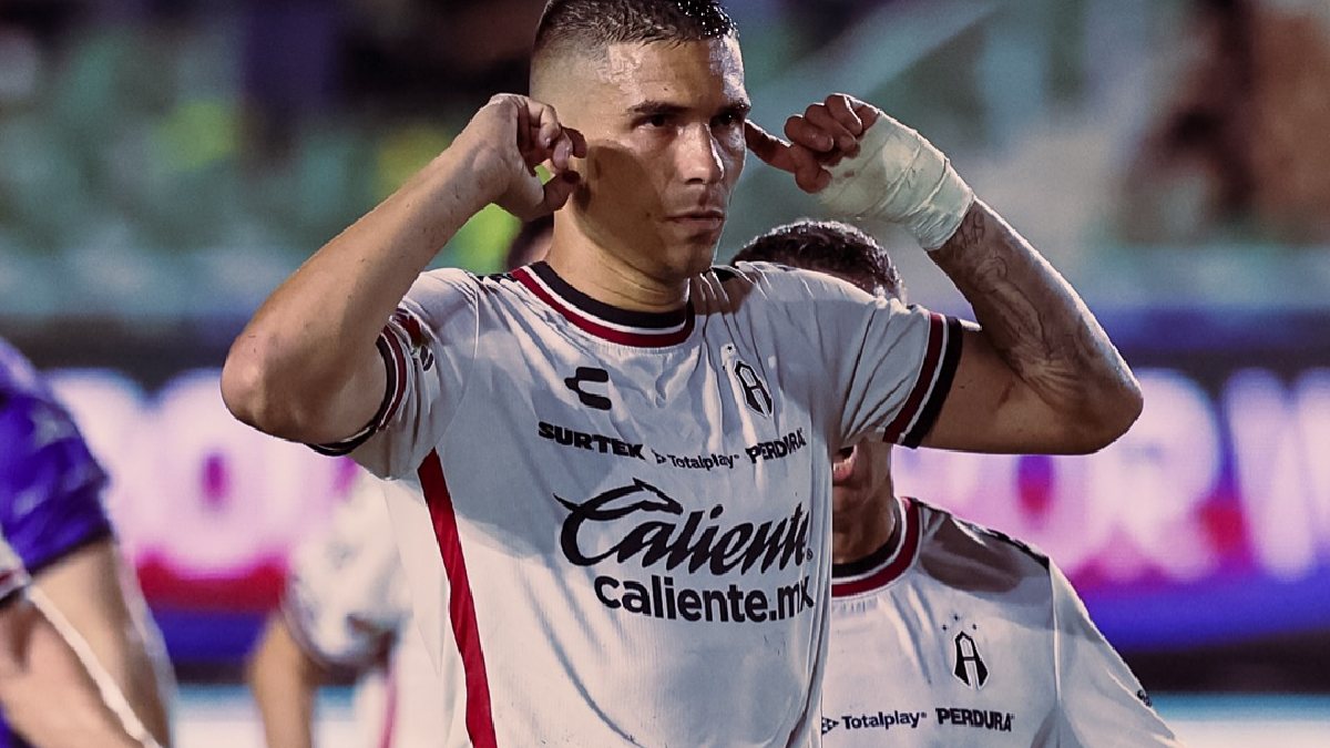 Los rojinegros siguen sin ganar bajo las órdenes de Diego Cocca, quien regresó a México para dirigir a los zorros. Los rojinegros siguen sin ganar bajo las órdenes de Diego Cocca, quien regresó a México para dirigir a los zorros.