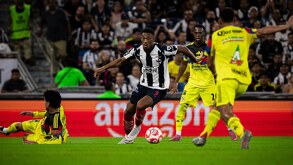 Anthony Martial entró al minuto 89' para jugar sus primeros minutos con Rayados.
