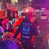 Tras ser arrollados, los comensales del bar fueron atendidos por los cuerpos de emergencia y Protección Civil y los llevaron al hospital.