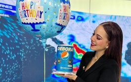 Débora Estrella celebró su cumpleaños el 7 y el 10 de agosto en los noticieros matutinos de Telediario.