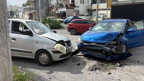 Choque de crucero en avenida Luis Elizondo en Monterrey deja un lesionado
