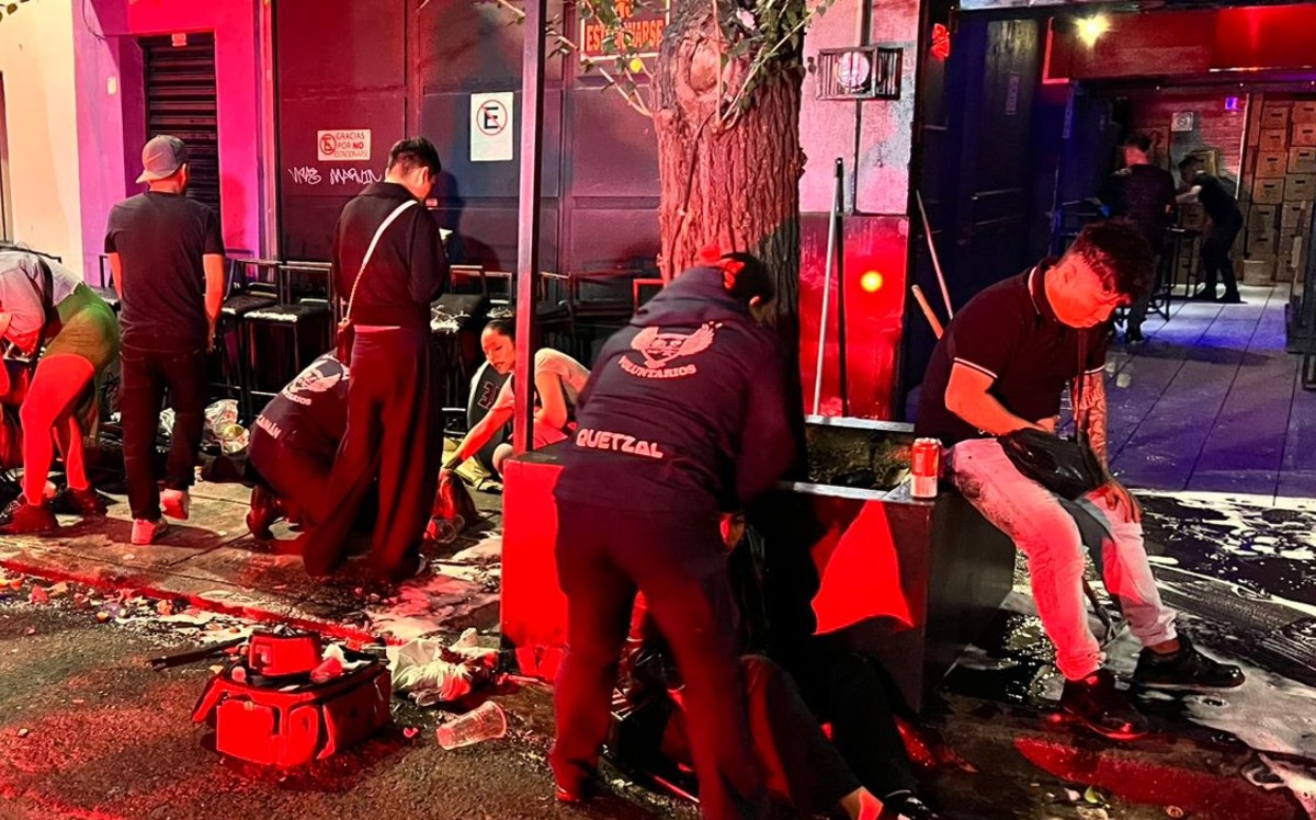 Los heridos tras el atropello en un bar de Azcapotzalco fueron trasladados al hospital para su atención médica especializada.