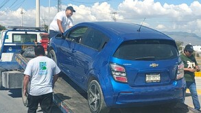 El hombre comenzó a insultar y después agredió físicamente al oficial Joel Castillo, quien se encontraba en la zona, en Saltillo.