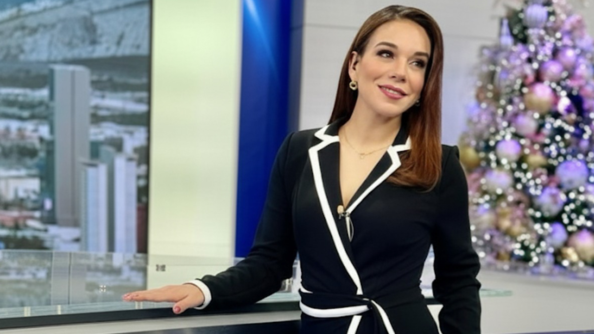 Conductores de los noticieros matutino y vespertino de Telediario Ciudad de México realizaron un emotivo homenaje a nuestra compañera Débora Estrella.