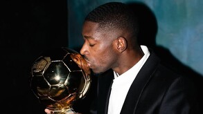 El delantero francés Ousmane Dembélé no pudo evitar las lágrimas cuando se acordó de su madre. El jugador recibió el Balón de Oro 2025