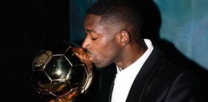 El delantero francés Ousmane Dembélé no pudo evitar las lágrimas cuando se acordó de su madre. El jugador recibió el Balón de Oro 2025