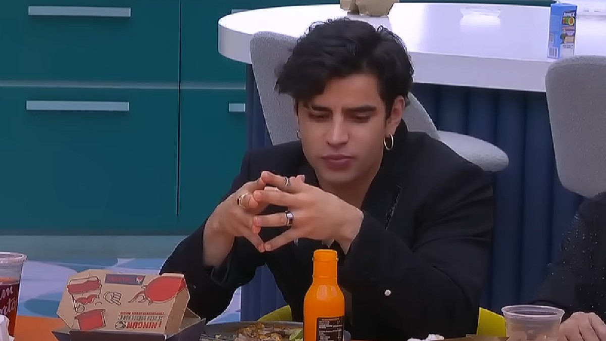 El momento, que generó incomodidad visible en el influencer, fue seguido por una posible censura en la transmisión en vivo de ViX.