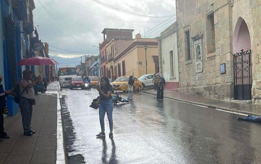Fue un grupo de ciudadanos quienes se encargaron de detener y entregar al conductor, quien en apariencia habría arrollado al joven intencionalmente.