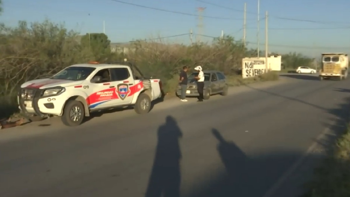 El motociclista presentaba sangrado en uno de sus brazos y piernas como consecuencia del choque