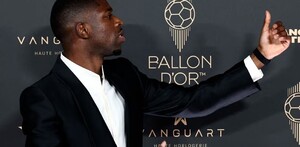 Usuarios en internet han comenzado a preguntarse si el Balón de Oro entrega algo más que prestigio y un bonito trofeo y en TELEDIARIO te decimos la respuesta.