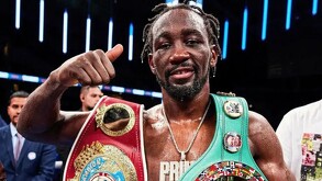 Terence Crawford se convirtió en campeón indiscutido del peso supermediano tras vencer al 'Canelo', sin embargo, tuvo que desprenderse de un título.