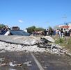 Un tráiler cargado con cerveza volcó en la autopista Puebla-Orizaba, cerca de la México-Puebla. Testigos reportan rapiña por parte de los pobladores de la zona.