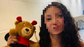Según su versión, el certificado de defunción de su hija asentó falsamente la causa del fallecimiento como 
