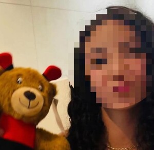 Según su versión, el certificado de defunción de su hija asentó falsamente la causa del fallecimiento como 