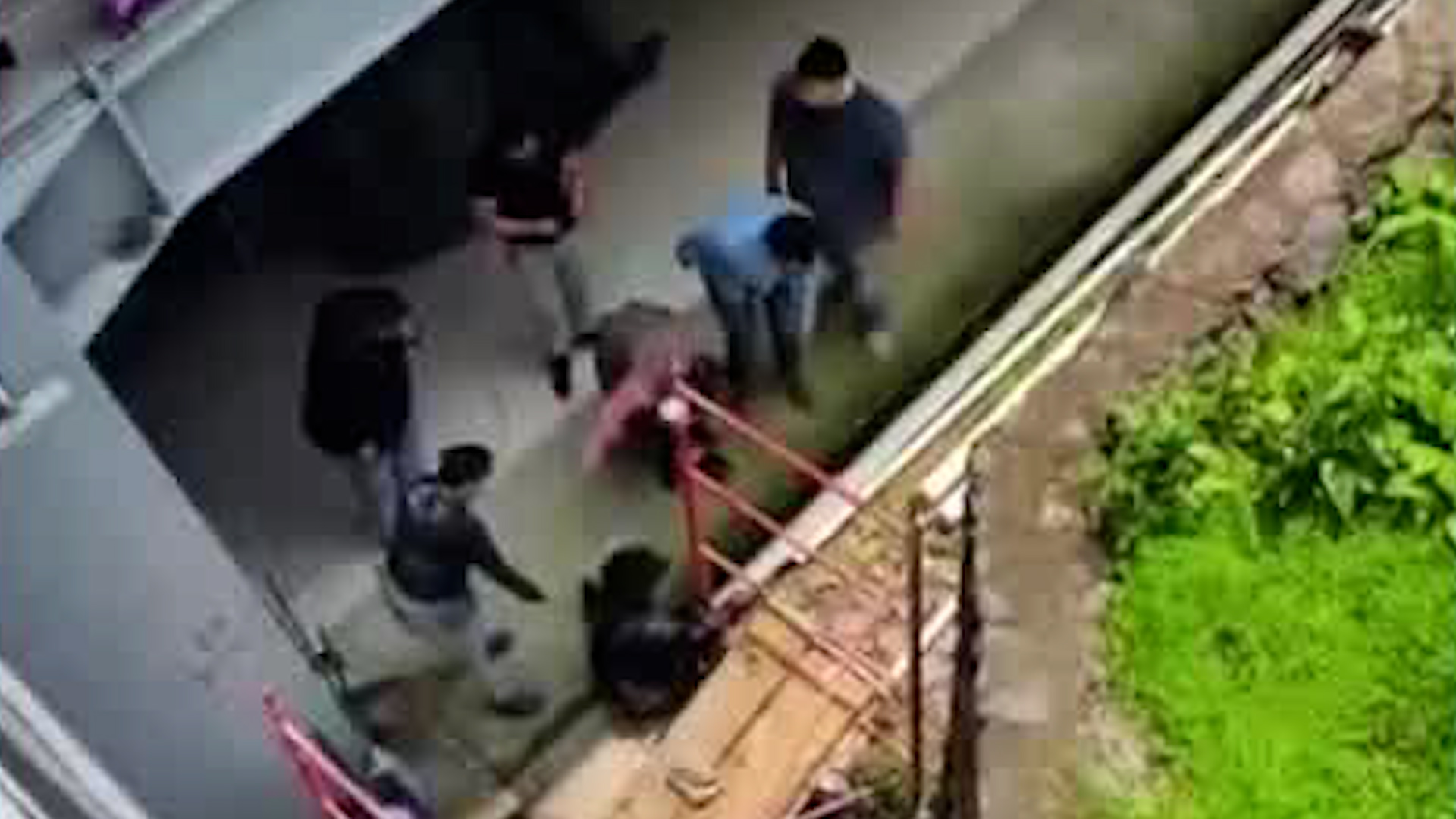 Un estudiante perdió la vida en el Colegio de Ciencias y Humanidades plantel Sur, luego de ser agredido con arma blanca por otro alumno encapuchado.