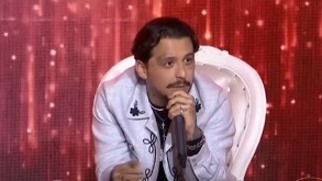 Christian Nodal se mostró molesto ante los rumores sobre una supuesta separación profesional con sus padres, aclarando que siguen unidos en JG Music.