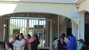 Padres de la Telesecundaria Juan N. Navarro en Santa Clara Ocoyucan, Puebla, tomaron las instalaciones. Exigen a SEP dos docentes para 90 alumnos de 1° y 2°.