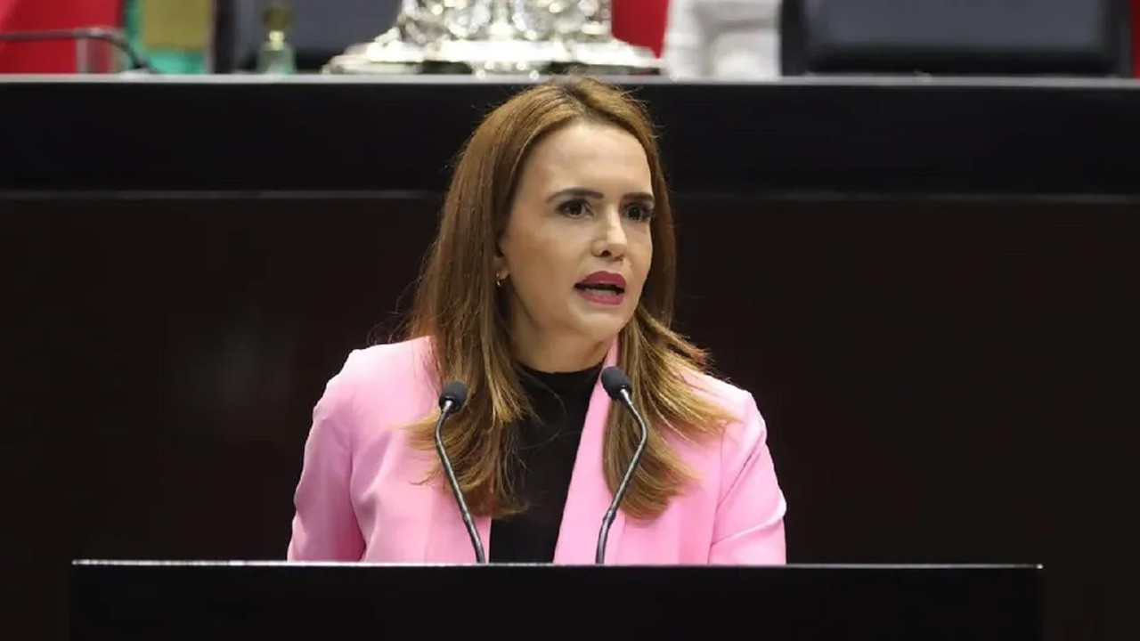 Clara Luz Flores Carrales pidió al Congreso de Nuevo León legislar sobre paridad y erradicar el nepotismo.