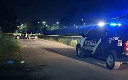 Un joven murió en un hospital luego de ser atacado a balazos en la colonia Lomas de la Paz, en el municipio de Apodaca, Nuevo León.
