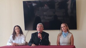 Participantes se preparan para la quinta Caminata por la Vida y la Mujer organizada por el Frente Nacional por la Familia