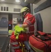 En el lugar, paramédicos de la Cruz Roja brindaron auxilio y lograron reanimar al bebé con maniobras de RCP dentro de la ambulancia.