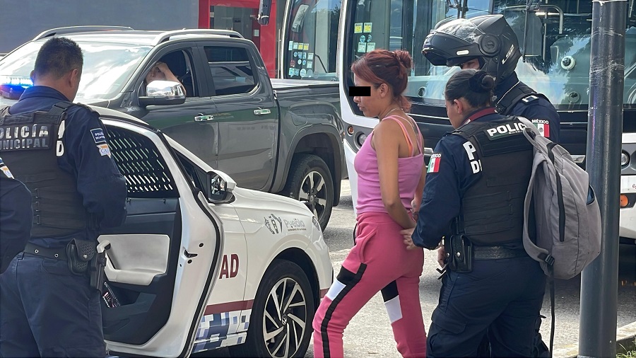 En redes sociales usuarios reconocieron a las dos mujeres como reincidentes, pues señalaron que previamente ya habían cometido atracos al transporte público.