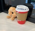 Empleados de Tim Hortons rinden emotivo homenaje a Débora Estrella