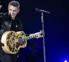 El cantante y compositor madrileño, se presentará en el Hípico de Juriquilla, al norte del estado, por lo que si quieres verlo. AQUÍ mas información.
