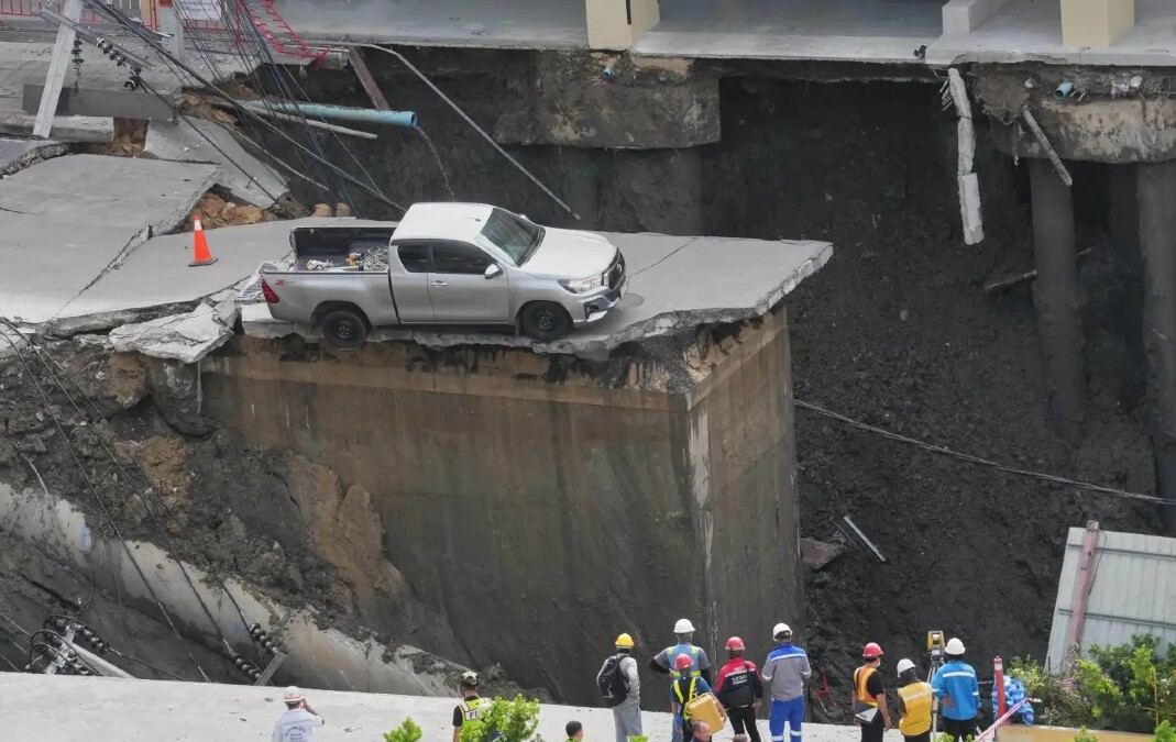 Toyota Hilux se muestra indestructible ante un socavón en Tailandia - Autocosmos