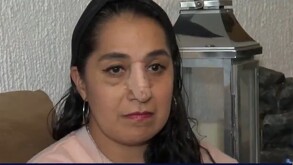 La pareja iba a dejar a sus tres hijos a la escuela cuando ocurrió el incidente que dejo fracturas en el rostro de Laura tras agresión