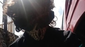 Madre de Lex Ashton habría declarado que previamente había tenido conflictos con su hijo y ese día lo vio salir con un arma