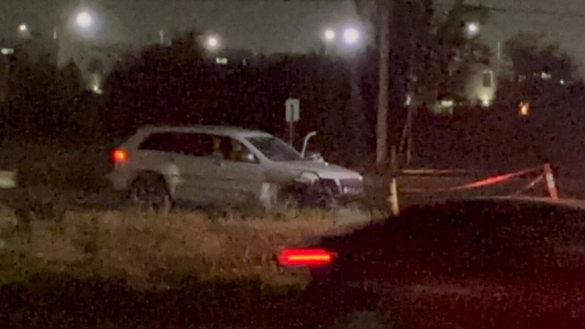 Un militar desató una persecución policiaca luego de disparar contra su pareja y darse a la fuga en el municipio de Salinas Victoria, Nuevo León.