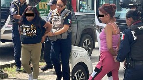 En redes sociales usuarios reconocieron a las dos mujeres como reincidentes, pues señalaron que previamente ya habían cometido atracos al transporte público.